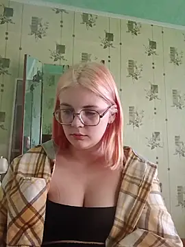 Snapshot of LoisFox chatting on May 12, 3:36 am LoisFox online show from May 12, 3:36 am