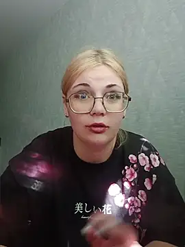 LoisFox online show from June 9, 11:33 am