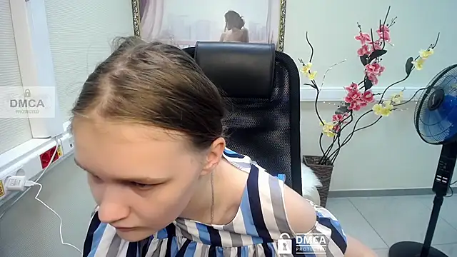  donnaSia  online show from July 25, 9:40 am