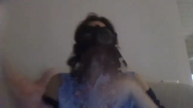 Snapshot of HelenTiAscolta chatting on May 1, 6:23 pm HelenTiAscolta online show from May 1, 6:23 pm