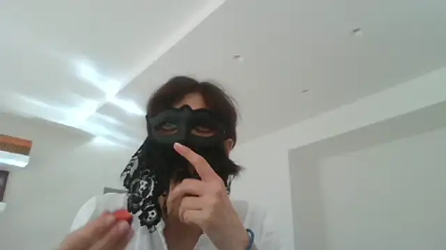 Snapshot of HelenTiAscolta chatting on May 11, 2:45 pm HelenTiAscolta online show from May 11, 2:45 pm