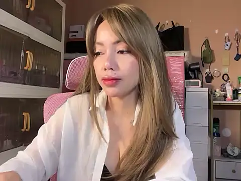 Snapshot of sweet_glam chatting on July 19, 8:07 am sweet glam online show from July 19, 8:07 am