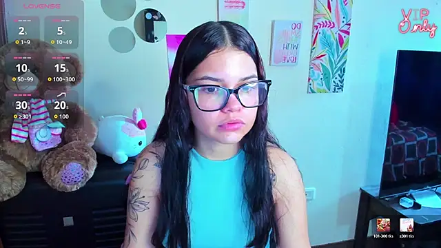 Snapshot of angelina_77 chatting on June 17, 1:45 pm angelina 77 online show from June 17, 1:45 pm
