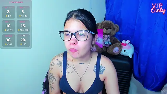 Snapshot of angelina_77 chatting on July 17, 2:45 pm angelina 77 online show from July 17, 2:45 pm