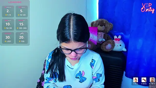 Snapshot of angelina_77 chatting on July 21, 1:57 pm angelina 77 online show from July 21, 1:57 pm