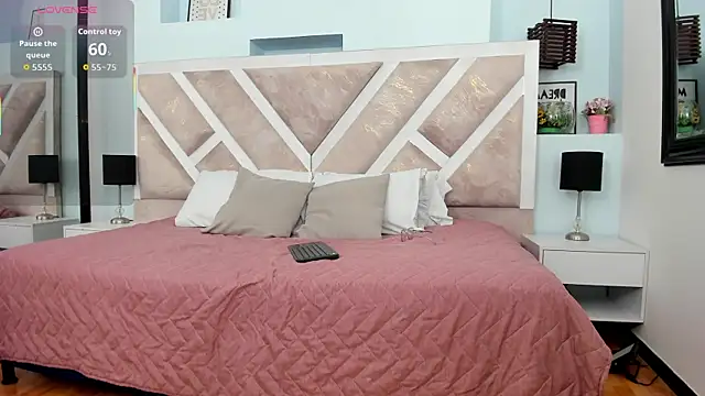 Snapshot of Mia_Velez1 chatting on April 30, 3:02 am Mia Velez1 online show from April 30, 3:02 am