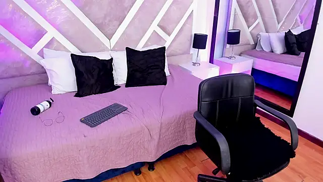Snapshot of Mia_Velez1 chatting on May 16, 10:36 am Mia Velez1 online show from May 16, 10:36 am