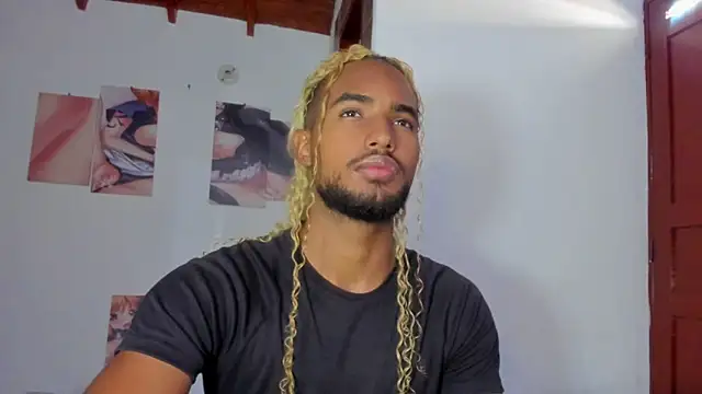 Snapshot of salvatore_amator chatting on June 11, 1:42 pm salvatore amator online show from June 11, 1:42 pm