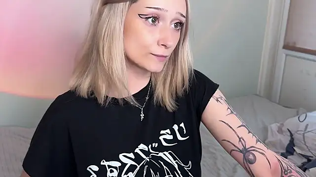mia side online show from August 1, 4:17 pm