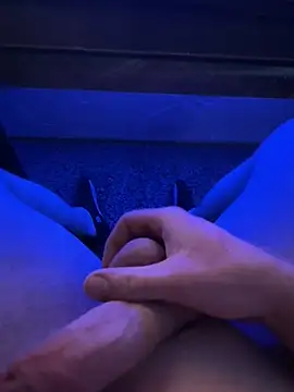 youngcock1639 online show from April 21, 7:28 pm