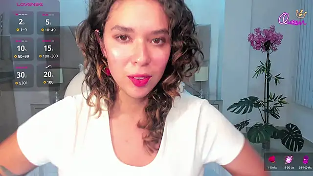 Snapshot of sienna_luxor chatting on May 7, 6:13 pm sienna luxor online show from May 7, 6:13 pm