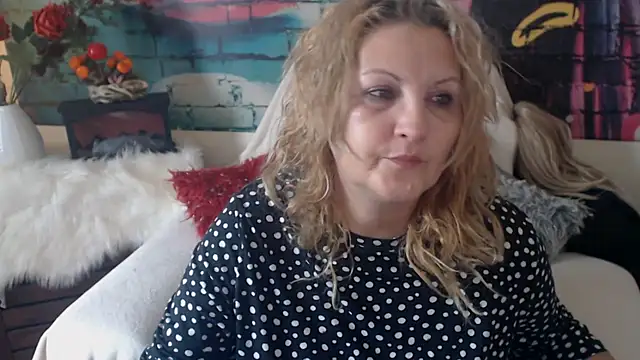 Divineblond online show from March 12, 8:19 am