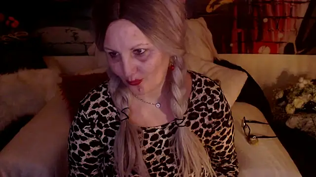 Divineblond online show from March 13, 5:00 am