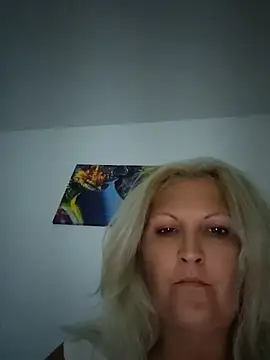 Divineblond online show from July 9, 8:35 pm