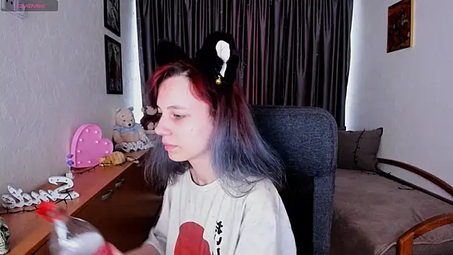 Snapshot of MiniLysii chatting on July 22, 6:05 am MiniLysii online show from July 22, 6:05 am