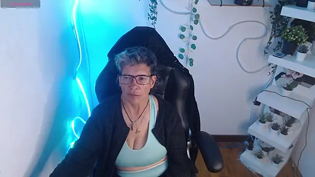 Snapshot of selena_ferreira chatting on June 22, 7:22 pm selena ferreira online show from June 22, 7:22 pm