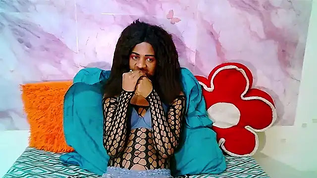 Snapshot of EbonySweetPeach chatting on July 7, 6:47 am EbonySweetPeach online show from July 7, 6:47 am
