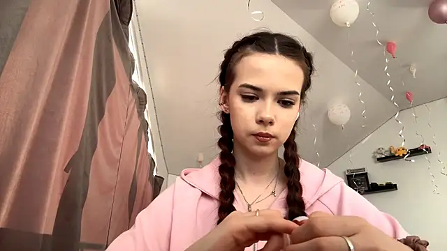 Snapshot of JoellaGrode chatting on May 2, 5:18 pm JoellaGrode online show from May 2, 5:18 pm