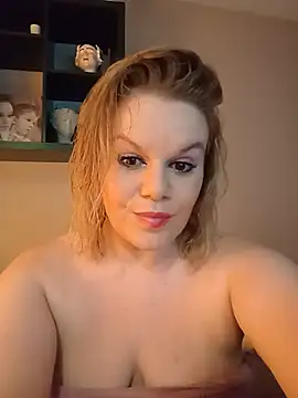 Snapshot of Maryquenn chatting on June 5, 7:19 pm Maryquenn online show from June 5, 7:19 pm