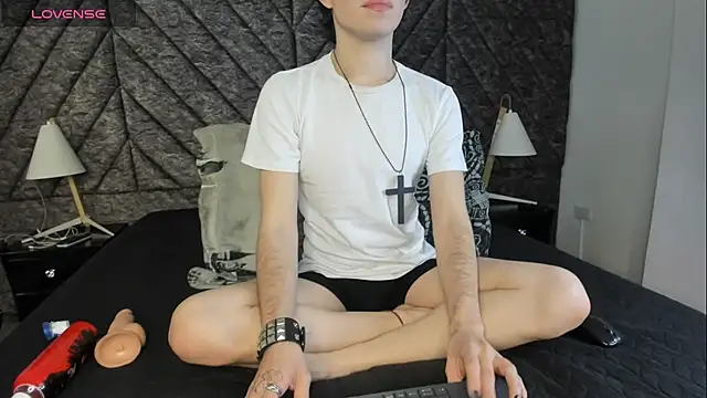 DemonFoxx online show from June 17, 12:18 pm