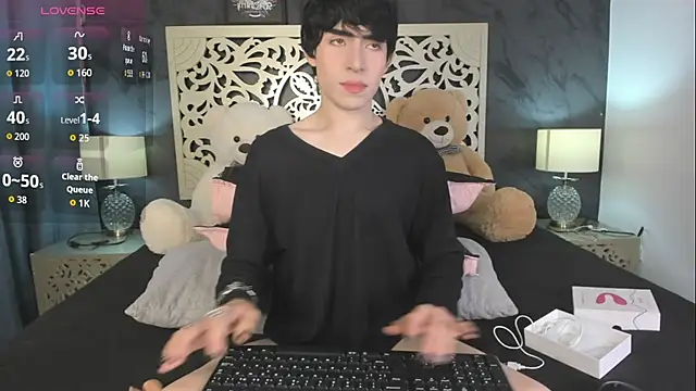 DemonFoxx online show from June 24, 12:04 pm