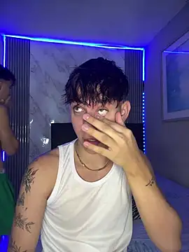 Snapshot of Good_boys01 chatting on May 5, 1:46 am Good boys01 online show from May 5, 1:46 am