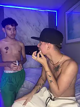 Snapshot of Good_boys01 chatting on June 3, 3:31 am Good boys01 online show from June 3, 3:31 am