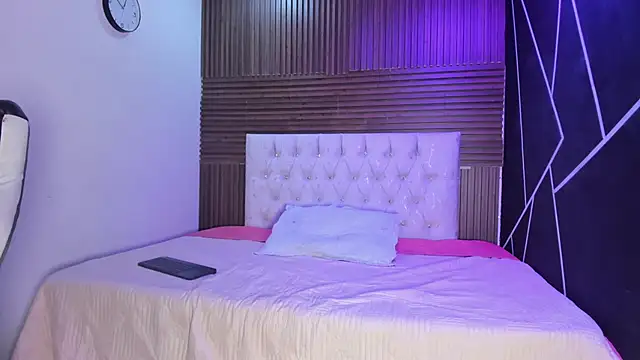 Snapshot of EmilyMora1_ chatting on May 20, 4:51 am EmilyMora1 online show from May 20, 4:51 am