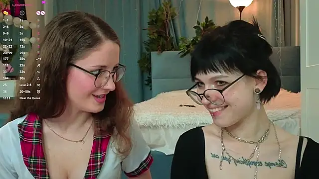 Snapshot of TeaseDealer chatting on May 27, 8:17 pm TeaseDealer online show from May 27, 8:17 pm