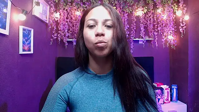 Snapshot of monik299 chatting on May 5, 1:08 pm monik299 online show from May 5, 1:08 pm