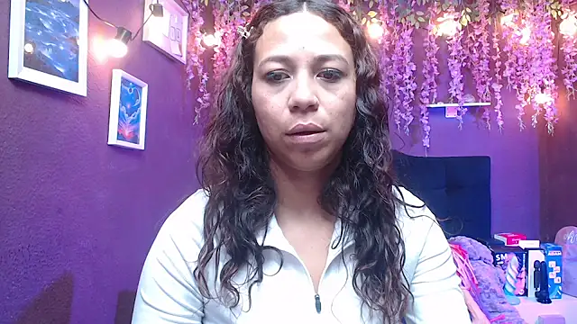 Snapshot of monik299 chatting on May 25, 1:17 pm monik299 online show from May 25, 1:17 pm
