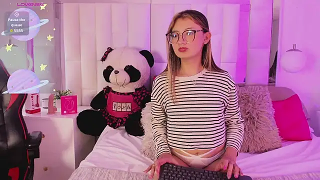 Snapshot of athenea_fox_ chatting on June 12, 7:57 pm athenea fox online show from June 12, 7:57 pm