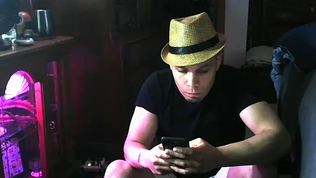 Snapshot of Caduceus_85 chatting on May 23, 7:40 pm Caduceus 85 online show from May 23, 7:40 pm