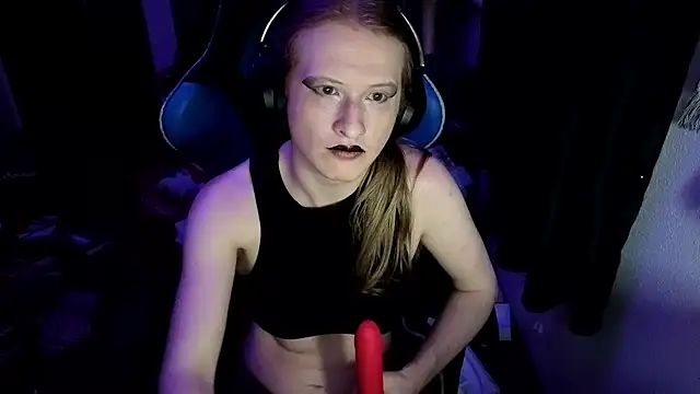 Snapshot of CutieBite chatting on May 5, 7:38 am CutieBite online show from May 5, 7:38 am