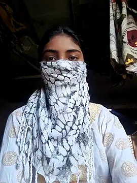 Snapshot of Queen_girl80122 chatting on May 10, 6:51 am Queen girl80122 online show from May 10, 6:51 am