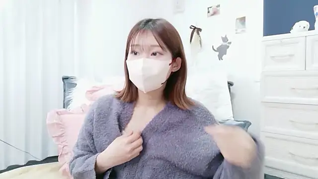 Snapshot of Neko_o33 chatting on May 1, 6:18 am Neko o33 online show from May 1, 6:18 am
