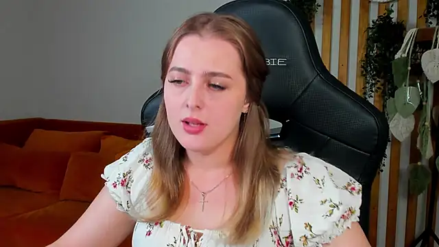 EllaBells online show from June 14, 5:59 pm