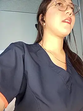 Chloe Thomsoon  online show from May 3, 8:26 pm
