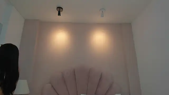 Chloe Thomsoon  online show from May 4, 7:54 pm