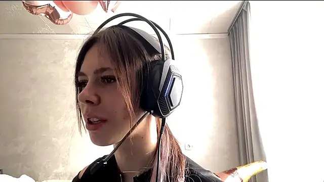 Snapshot of TuZezima chatting on April 25, 1:41 pm TuZezima online show from April 25, 1:41 pm