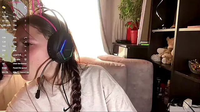 Snapshot of TuZezima chatting on June 3, 6:02 pm TuZezima online show from June 3, 6:02 pm