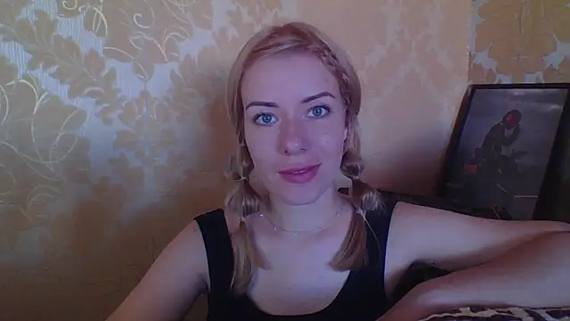 Snapshot of Softy_Aura_ chatting on July 1, 4:18 pm Softy Aura online show from July 1, 4:18 pm