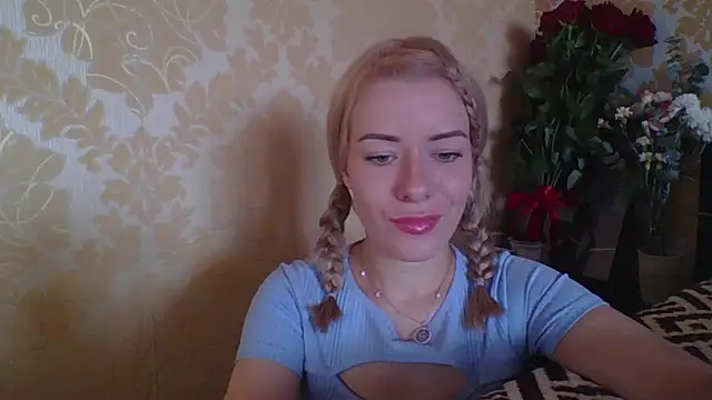 Snapshot of Softy_Aura_ chatting on July 6, 10:56 am Softy Aura online show from July 6, 10:56 am