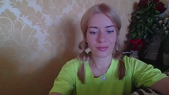 Snapshot of Softy_Aura_ chatting on July 7, 1:15 pm Softy Aura online show from July 7, 1:15 pm