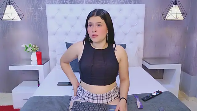 CarolineOlsen online show from June 4, 3:12 am