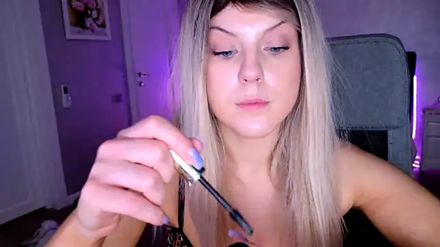 ChristieBlace online show from June 5, 8:47 pm