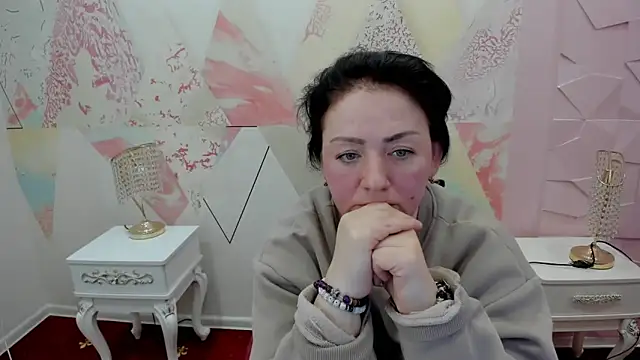 Juliafly3 online show from April 28, 9:47 am