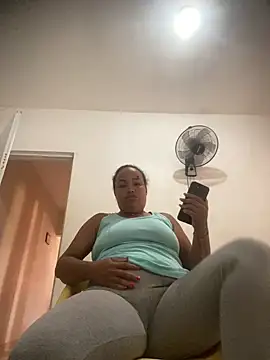 Snapshot of Yasiris chatting on June 5, 5:51 pm Yasiris online show from June 5, 5:51 pm