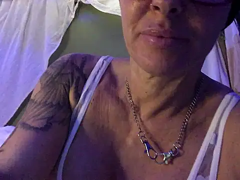 claraxloveuse online show from May 8, 12:21 pm