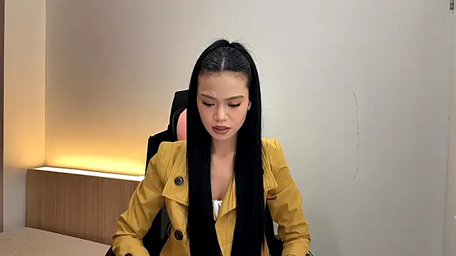 WynellAveritt online show from May 2, 12:54 pm